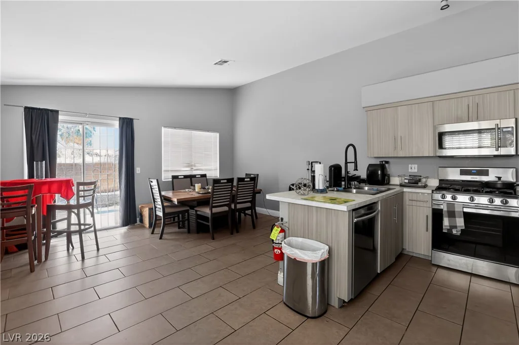 2001 Garnet Gable, Las Vegas, NV 89106