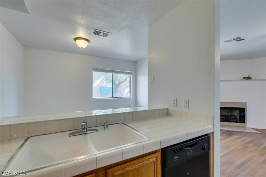 2220 Pine Breeze, Las Vegas, NV 89119