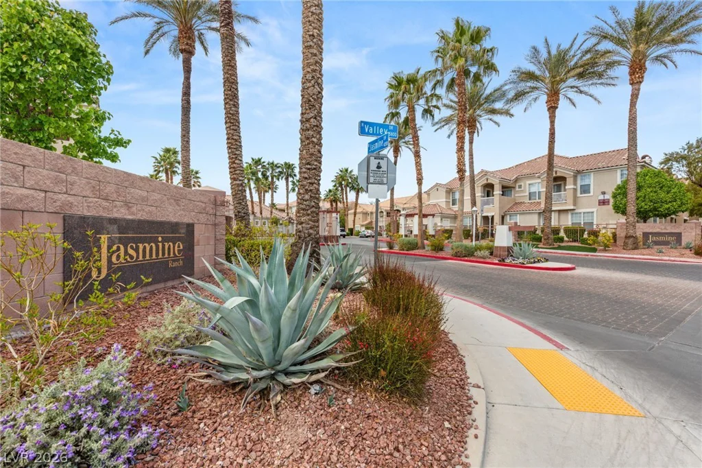 5855 Valley, North Las Vegas, NV 89031