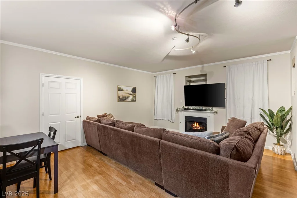 5855 Valley, North Las Vegas, NV 89031