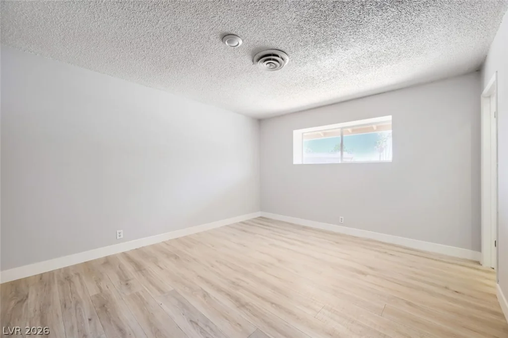 2024 Collins, Las Vegas, NV 89106
