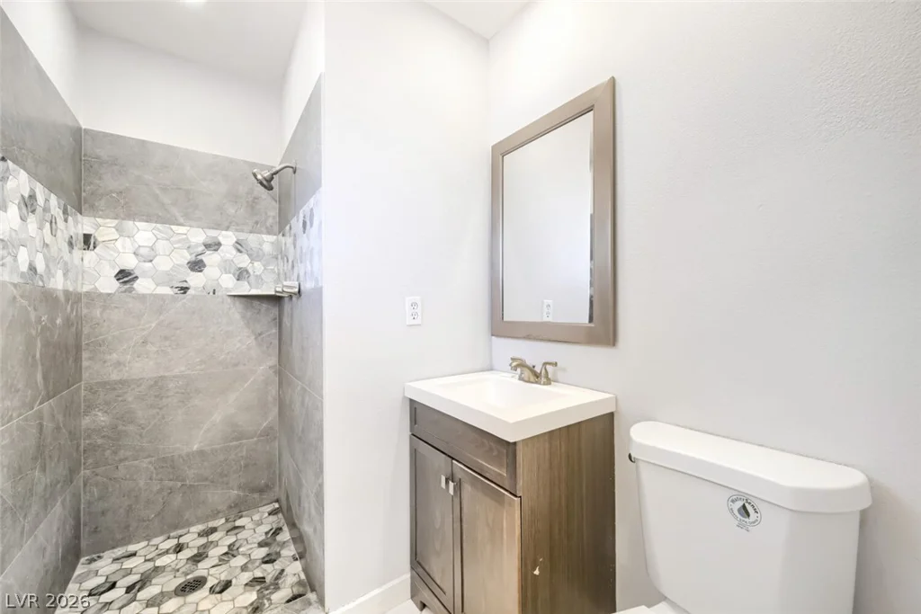 2024 Collins, Las Vegas, NV 89106