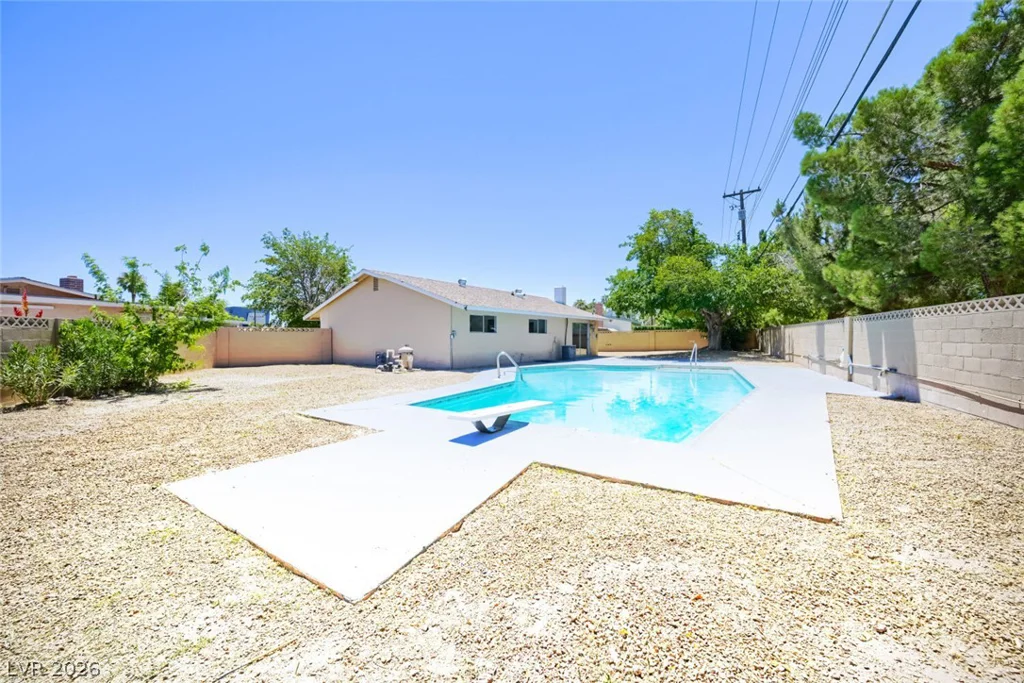 2024 Collins, Las Vegas, NV 89106