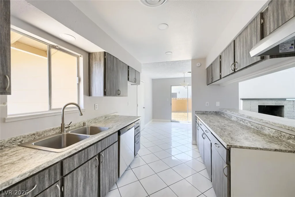 2024 Collins, Las Vegas, NV 89106