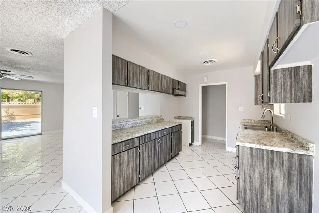 2024 Collins, Las Vegas, NV 89106