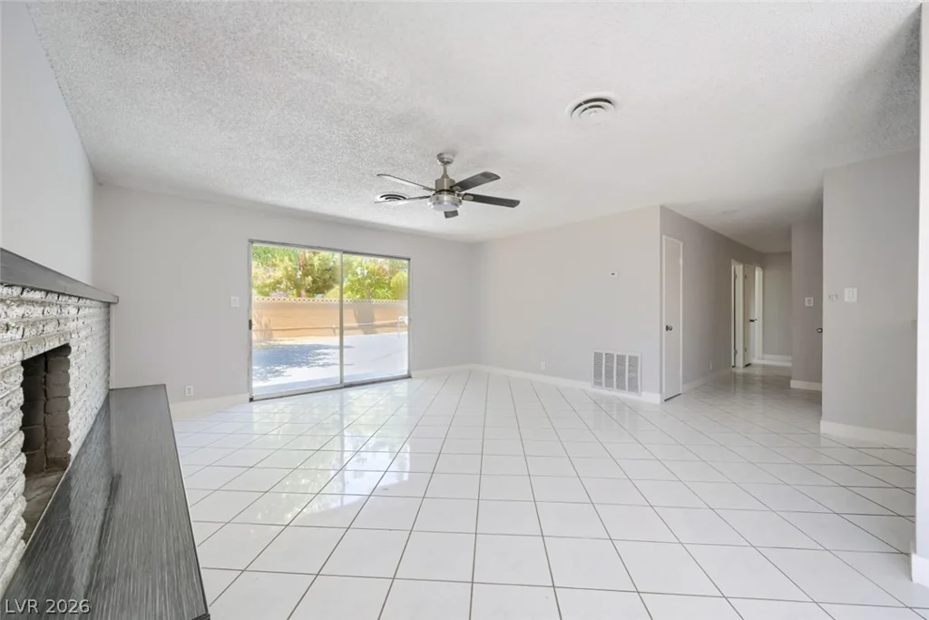 2024 Collins, Las Vegas, NV 89106