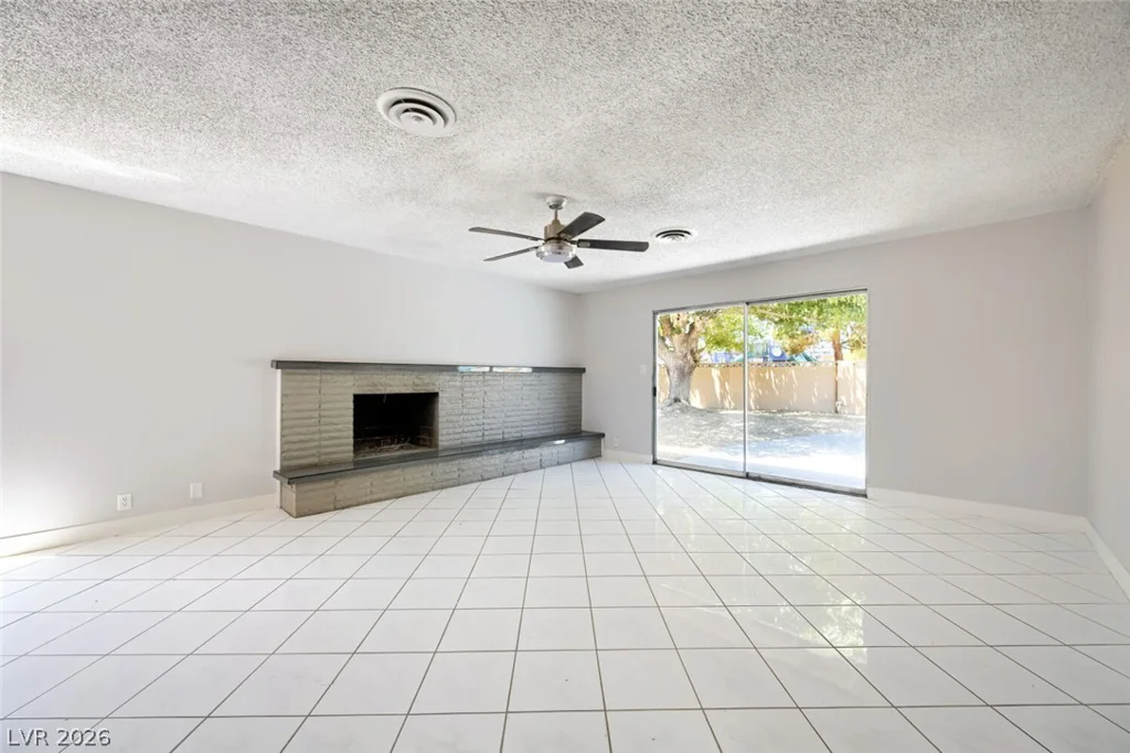 2024 Collins, Las Vegas, NV 89106