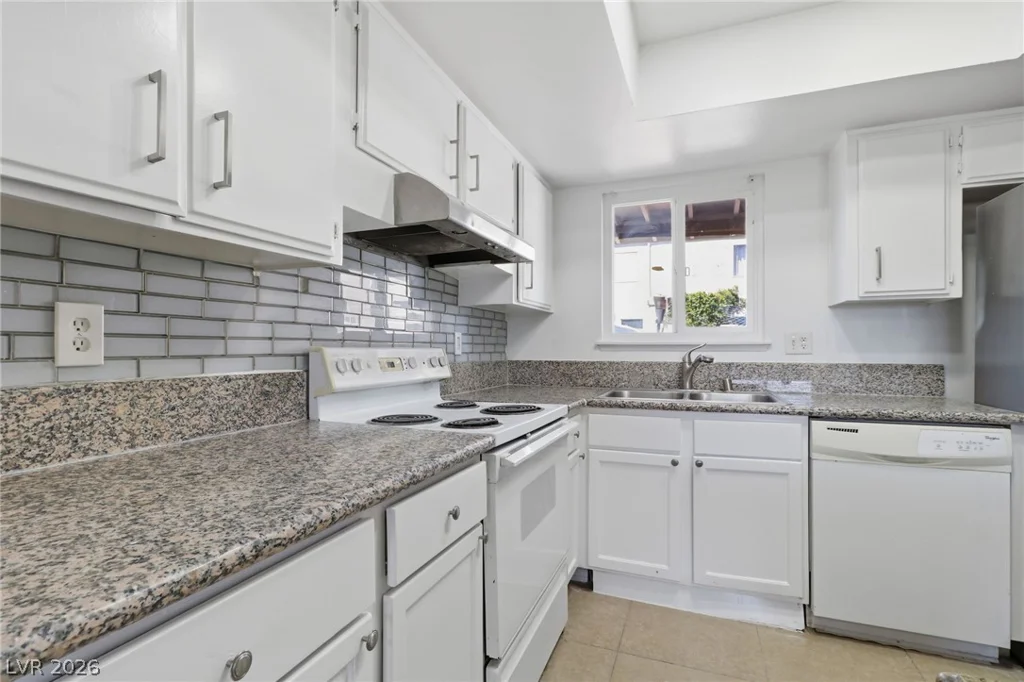 1541 Saylor, Las Vegas, NV 89108