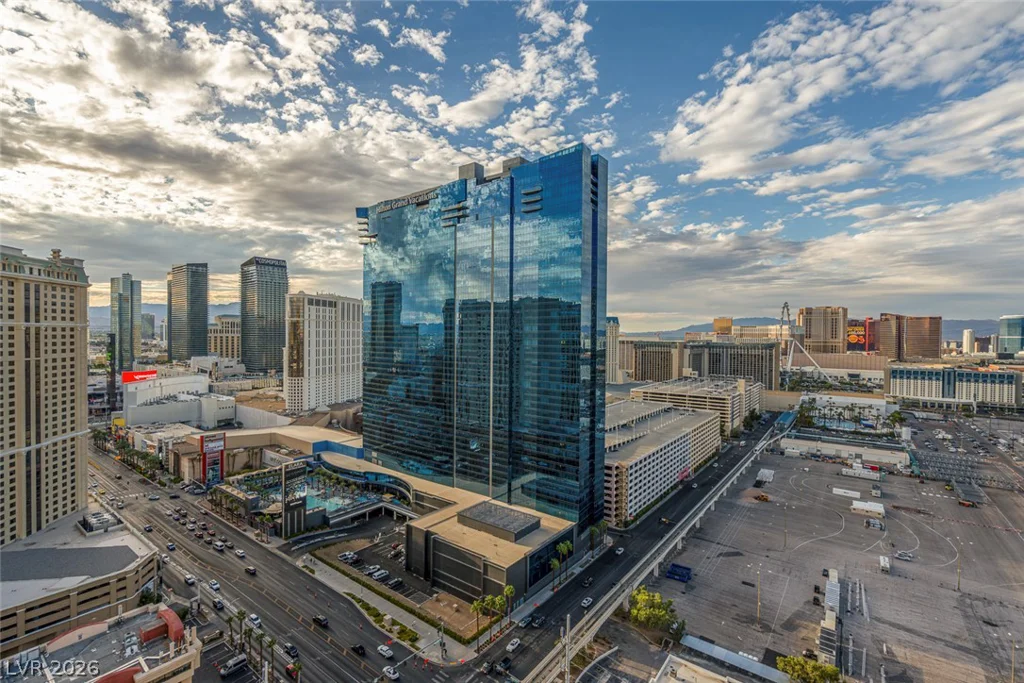 125 Harmon, Las Vegas, NV 89109
