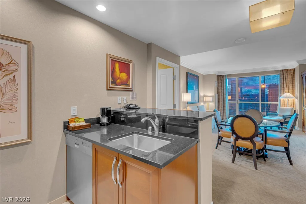 125 Harmon, Las Vegas, NV 89109
