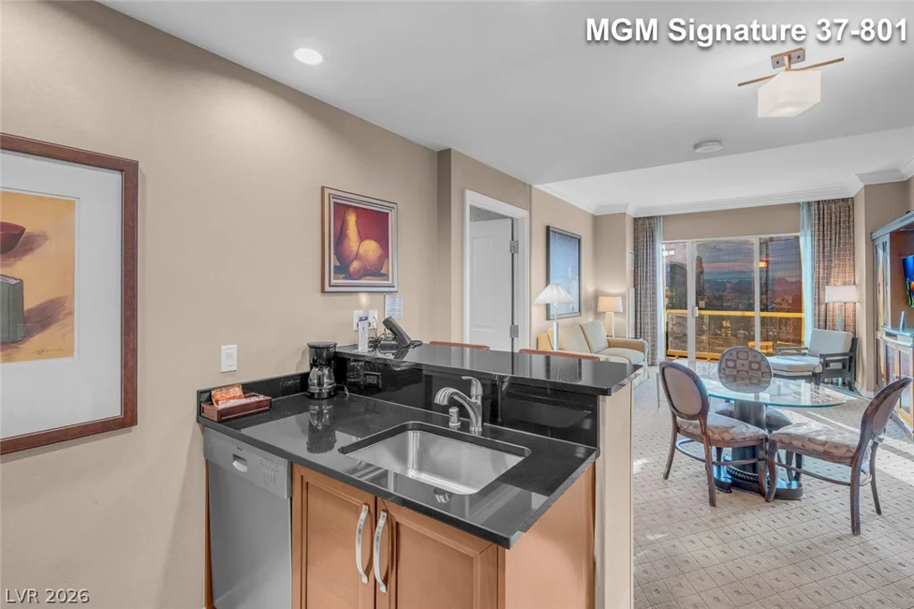 125 Harmon, Las Vegas, NV 89109