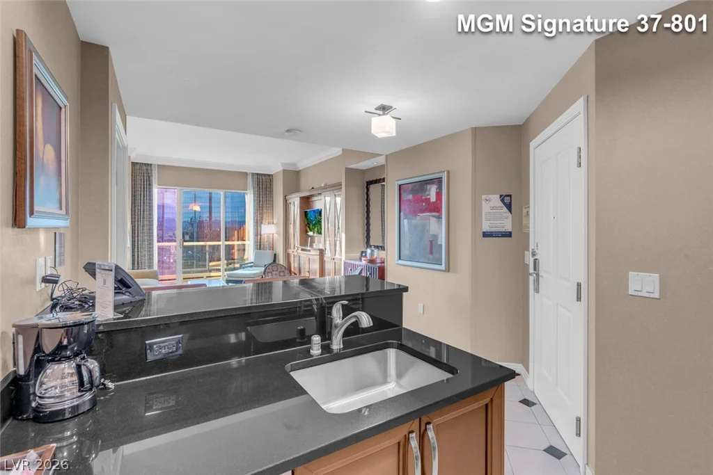 125 Harmon, Las Vegas, NV 89109