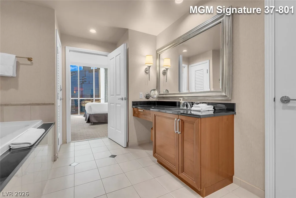 125 Harmon, Las Vegas, NV 89109