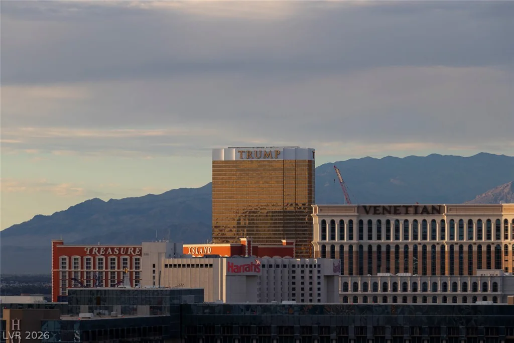 125 Harmon, Las Vegas, NV 89109