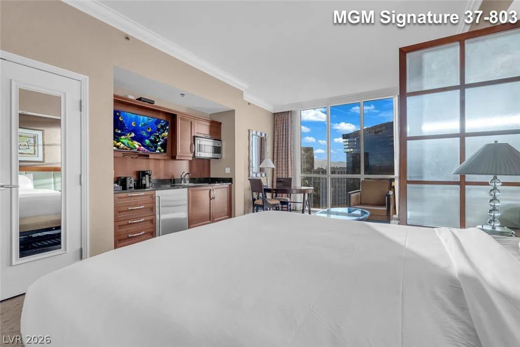 125 Harmon, Las Vegas, NV 89109