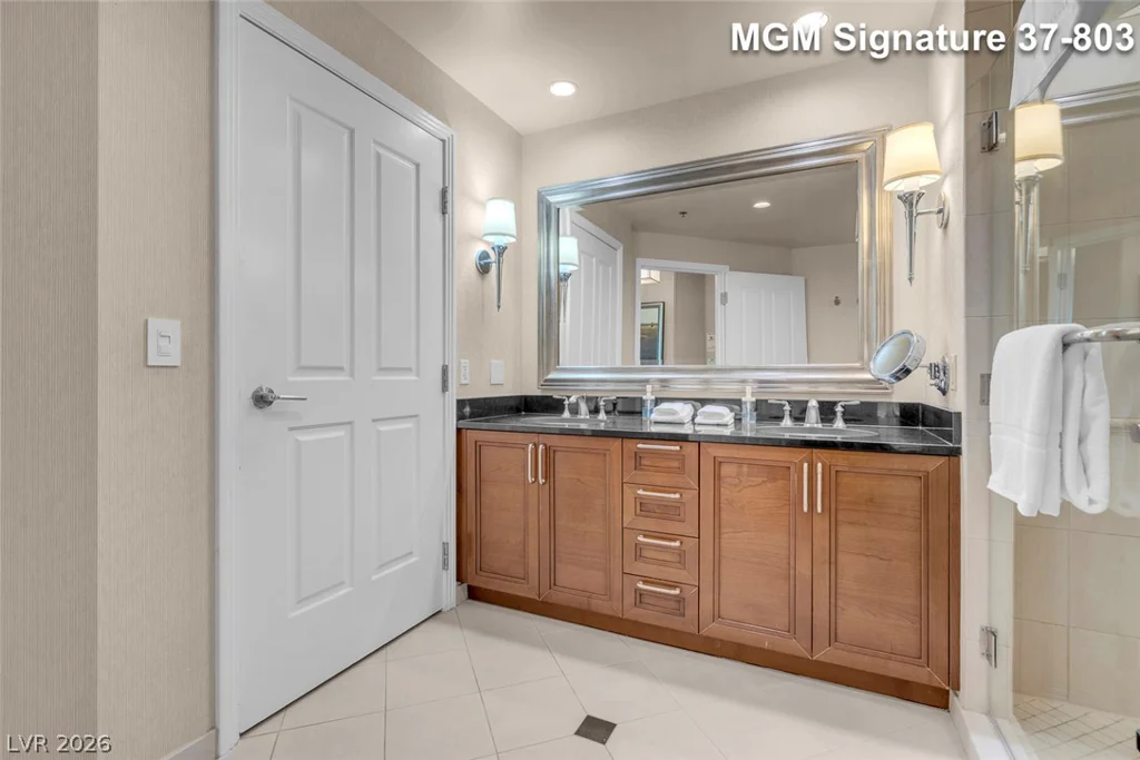 125 Harmon, Las Vegas, NV 89109