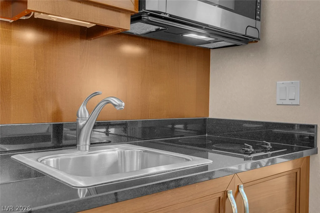 125 Harmon, Las Vegas, NV 89109