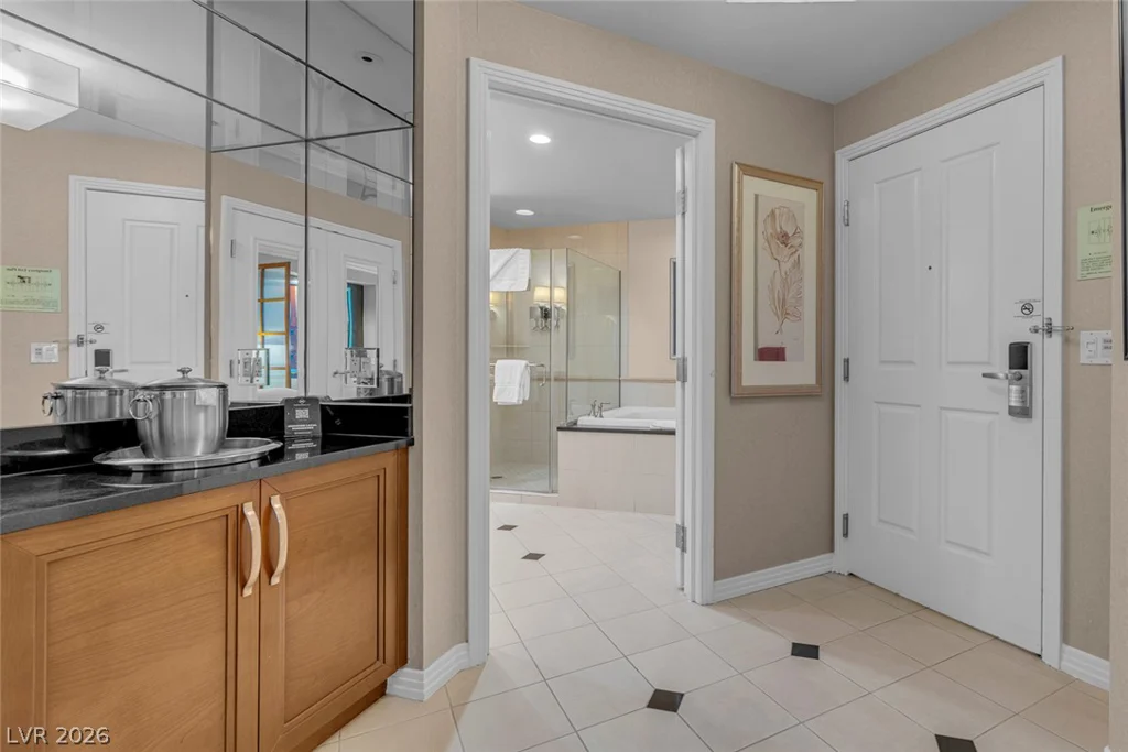 125 Harmon, Las Vegas, NV 89109