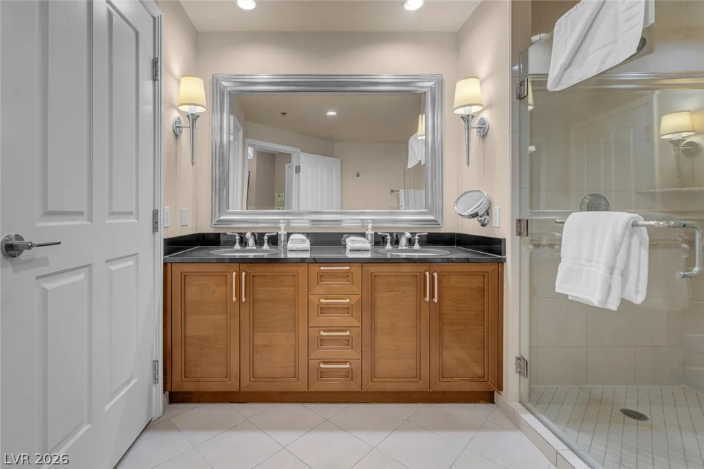 125 Harmon, Las Vegas, NV 89109