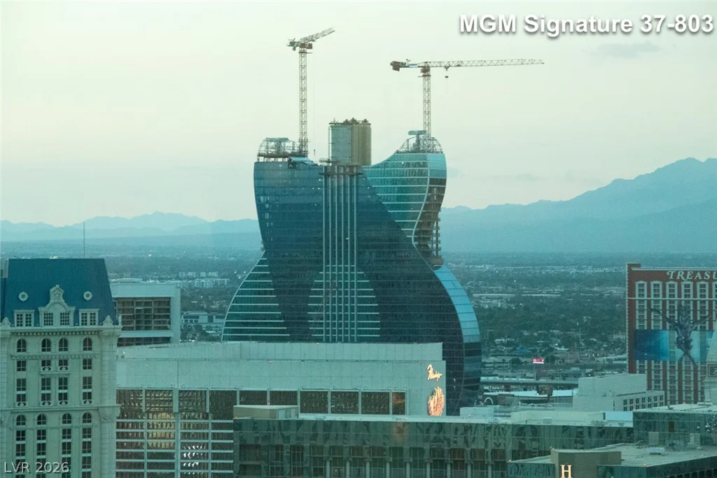 125 Harmon, Las Vegas, NV 89109