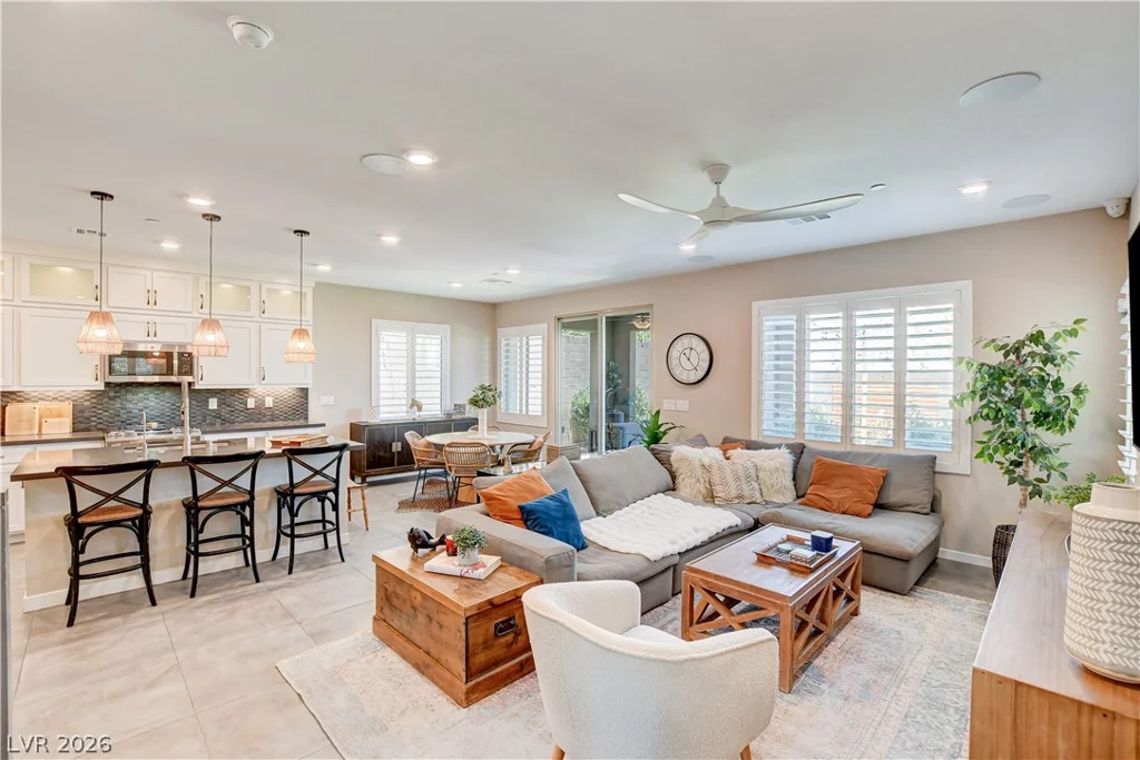 11532 Desert Hollow, Las Vegas, NV 89138