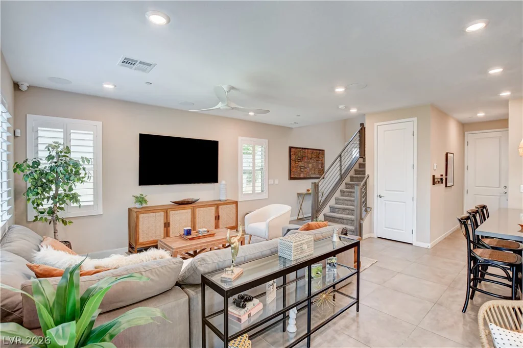 11532 Desert Hollow, Las Vegas, NV 89138
