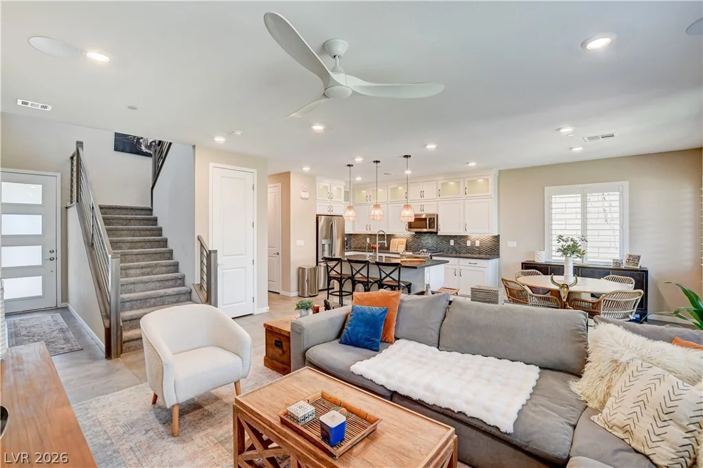 11532 Desert Hollow, Las Vegas, NV 89138