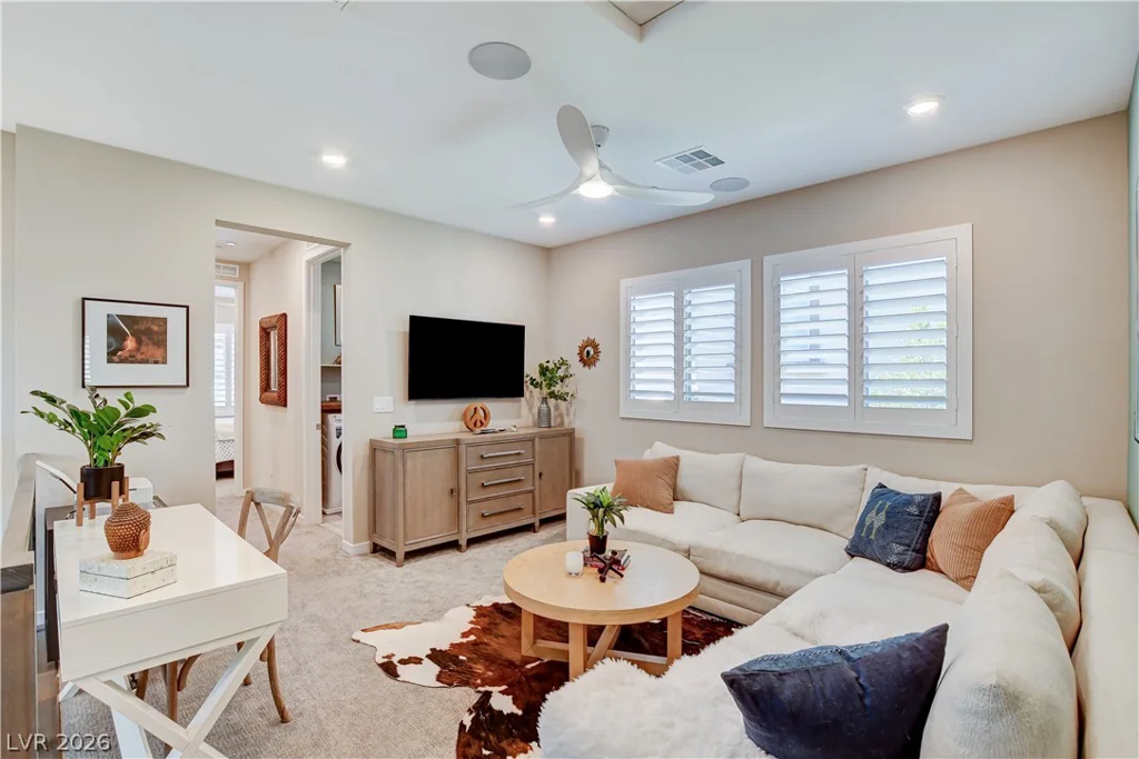 11532 Desert Hollow, Las Vegas, NV 89138