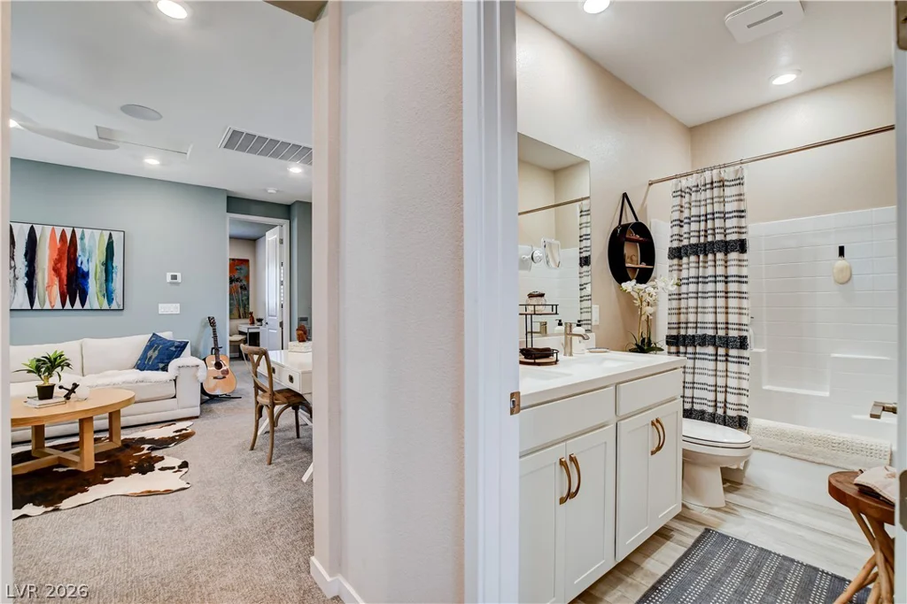 11532 Desert Hollow, Las Vegas, NV 89138