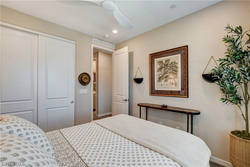 11532 Desert Hollow, Las Vegas, NV 89138