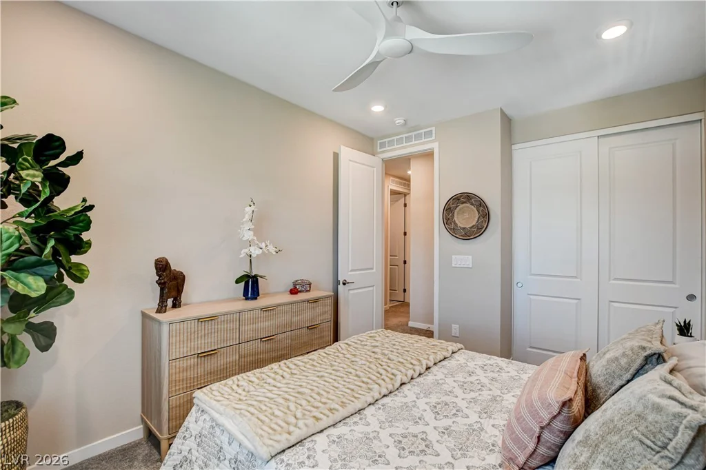 11532 Desert Hollow, Las Vegas, NV 89138