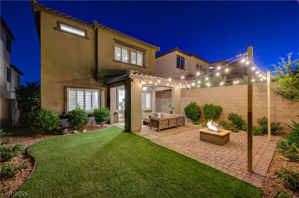 11532 Desert Hollow, Las Vegas, NV 89138