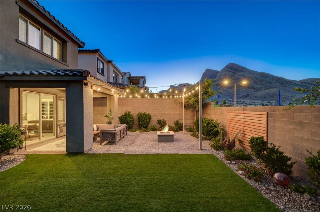11532 Desert Hollow, Las Vegas, NV 89138