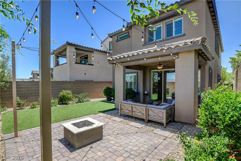 11532 Desert Hollow, Las Vegas, NV 89138