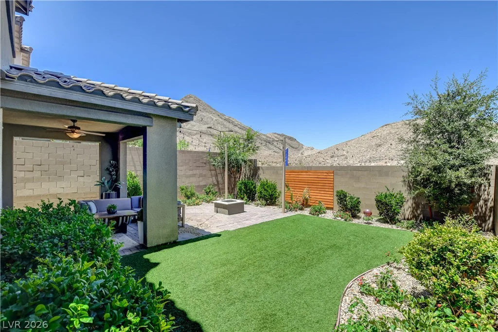 11532 Desert Hollow, Las Vegas, NV 89138