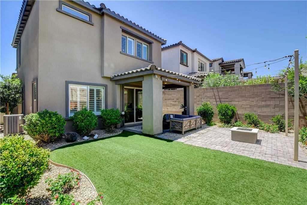 11532 Desert Hollow, Las Vegas, NV 89138