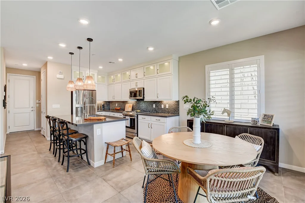 11532 Desert Hollow, Las Vegas, NV 89138