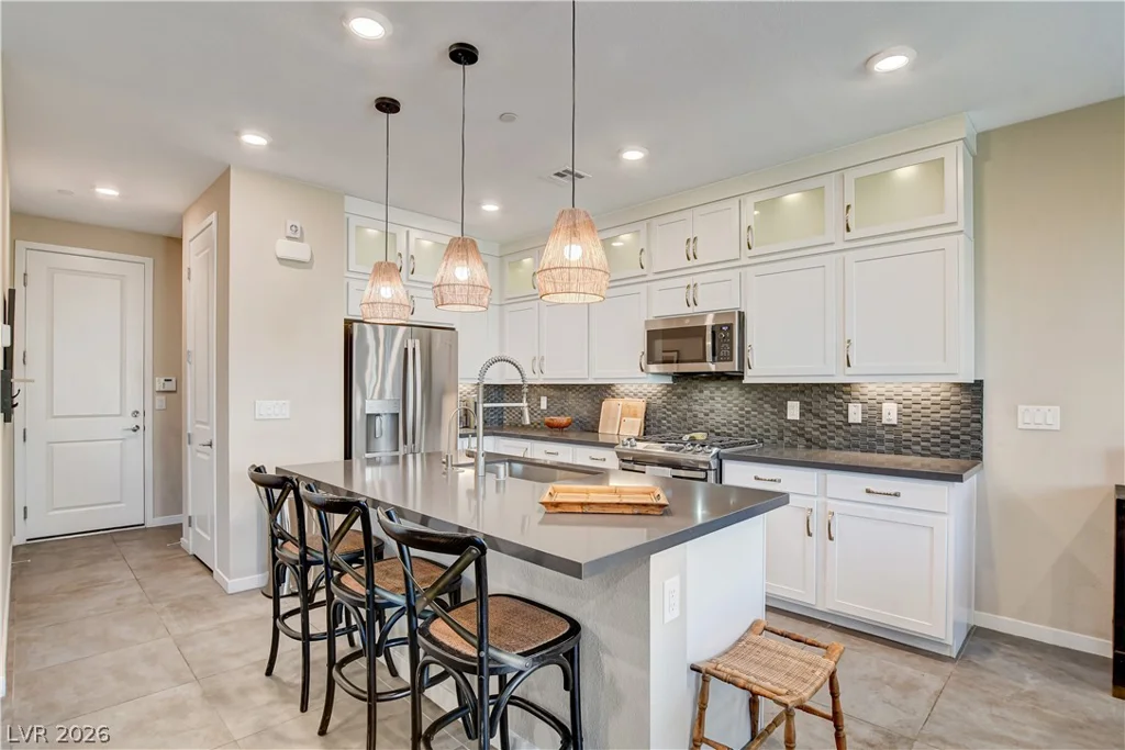11532 Desert Hollow, Las Vegas, NV 89138