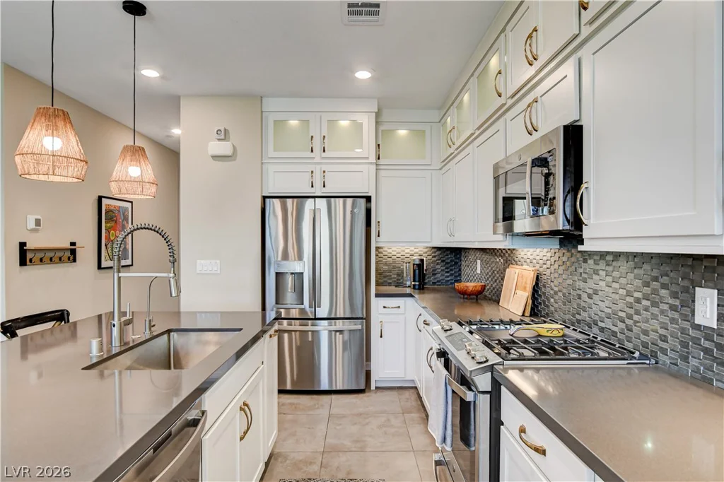 11532 Desert Hollow, Las Vegas, NV 89138