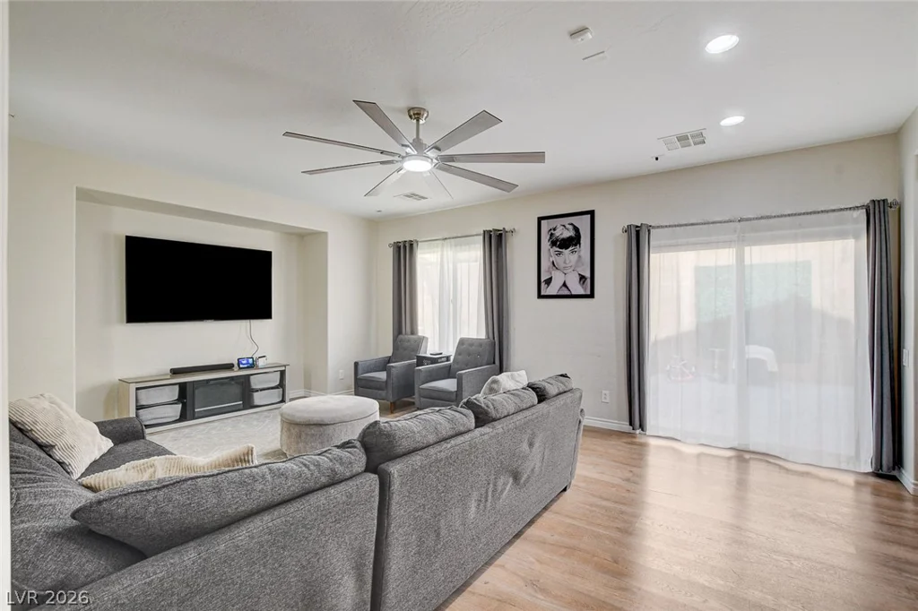 2672 Strichen, Henderson, NV 89044