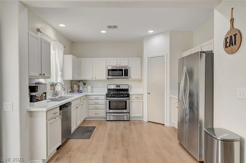 2672 Strichen, Henderson, NV 89044