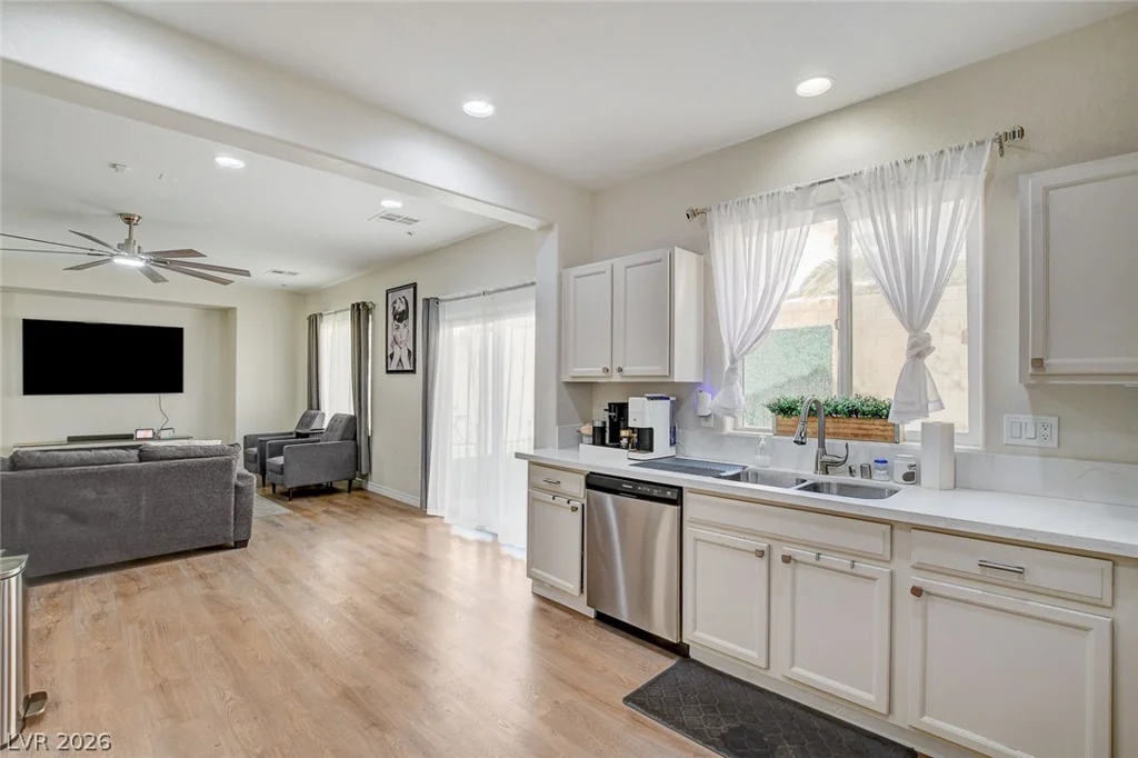 2672 Strichen, Henderson, NV 89044