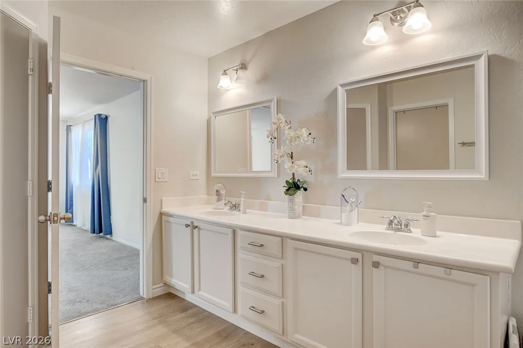 2672 Strichen, Henderson, NV 89044