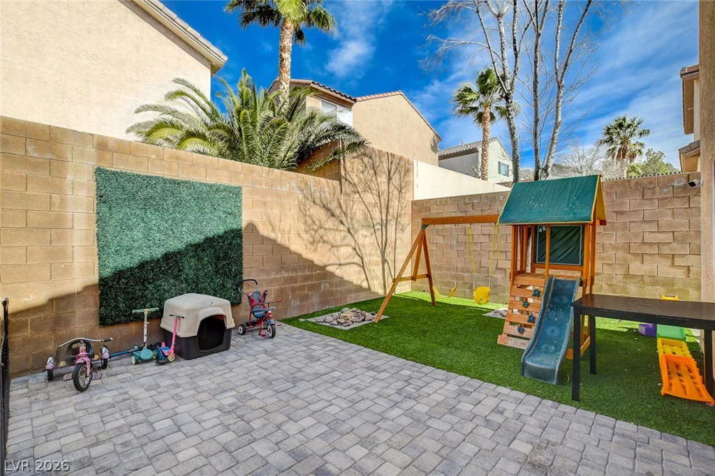 2672 Strichen, Henderson, NV 89044