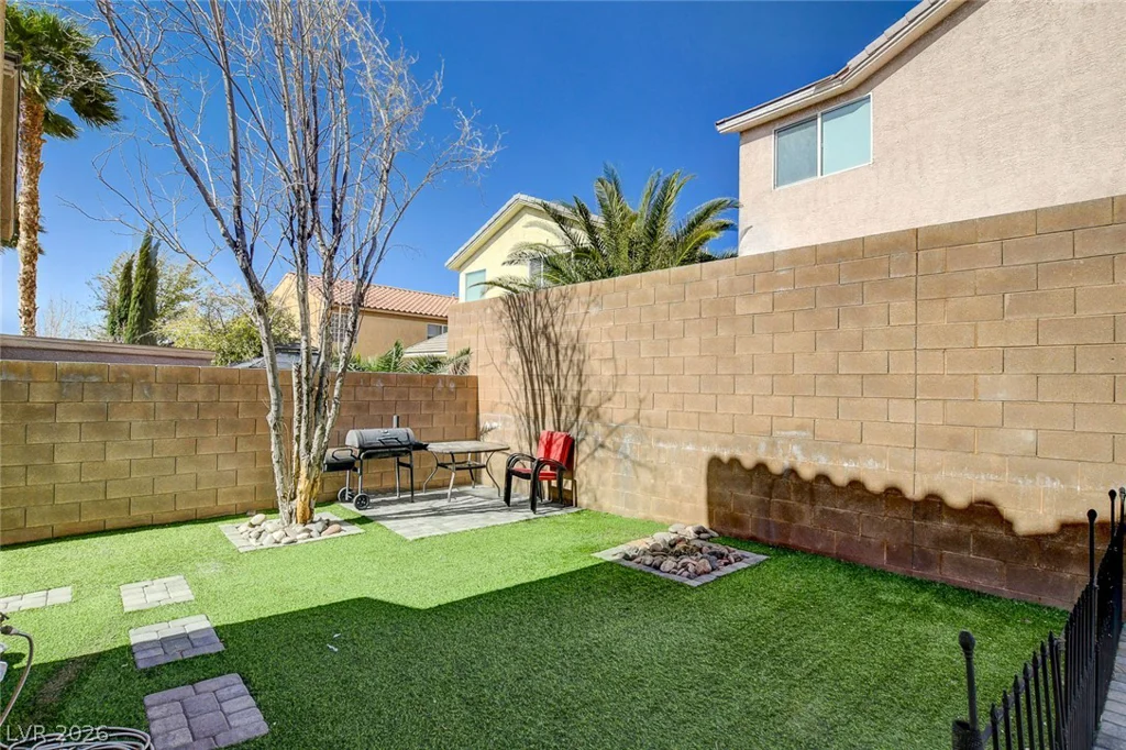 2672 Strichen, Henderson, NV 89044