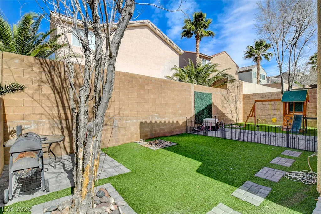 2672 Strichen, Henderson, NV 89044