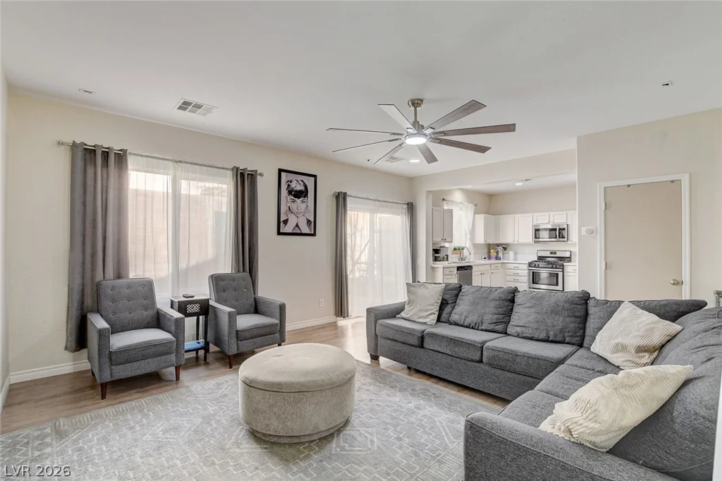 2672 Strichen, Henderson, NV 89044