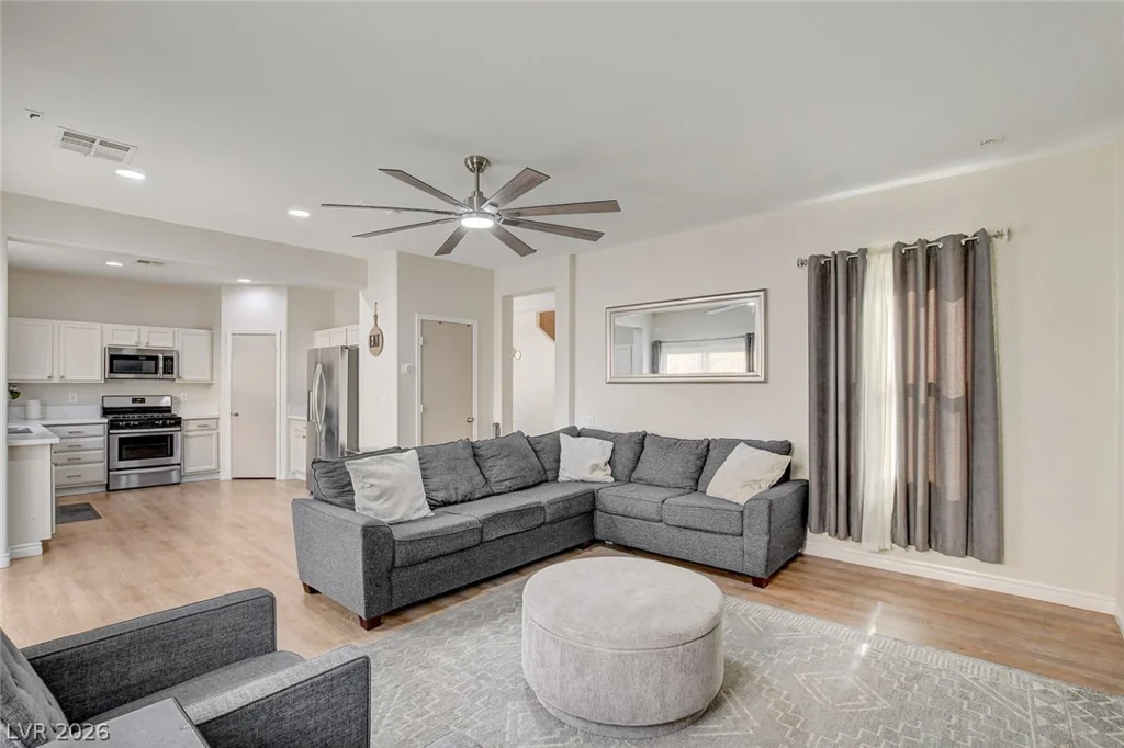 2672 Strichen, Henderson, NV 89044