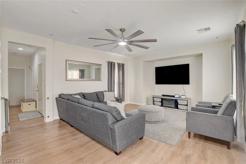 2672 Strichen, Henderson, NV 89044