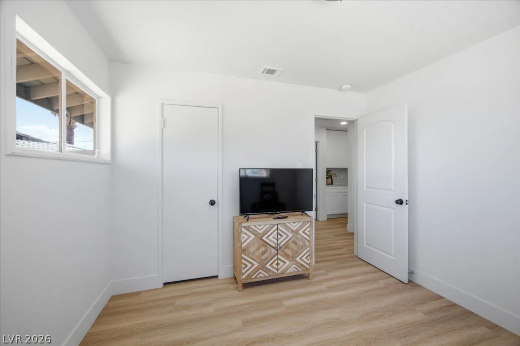 3605 Apache, Las Vegas, NV 89107